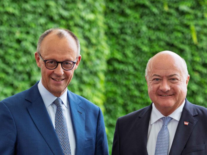 Pressekonferenz von Bundeskanzler Merz und Bundeskanzler Stocker in Berlin am 27. Juni 2025