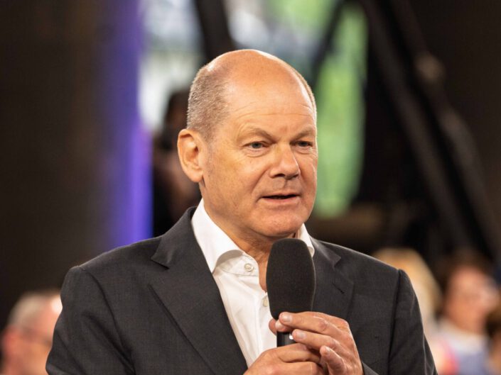 KanzlerGESPRÄCH mit Kanzler Scholz in Bendorf am 1. Mai 2023