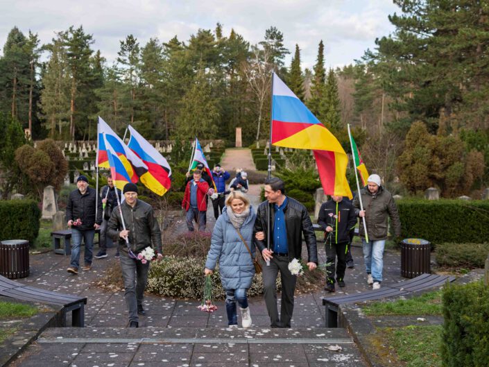 Autokorso „Eine für alle – der Sieg“ von Dresden nach Leipzig zu den Grabstätten sowjetischer Soldaten